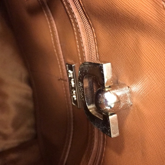 DKNY shoulder bag white leather gold detail. - Picture 3 of 8